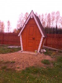 парень молодец , я тоже  застройщик с ограниченным бюджетом понимаю как это тяжело .
вот моя  банька  6x6 рубили с отцом прошлым летом ,сейчас отделываем
на втором этаже будет комната, чтоб пожить пока дом будем строить. 

фотки участок, банька, колодец, туалет 
Фото не очень качественное другого не нашел .