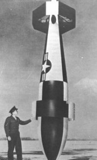 Статью  профан писал.
"саперы нашли здесь немецкую авиационную бомбу весом 250 кг., радиус поражения которой 1,2 тыс. м" 
Даже если 1200 м2 брать за расчёт - то многовато выходит. А автор говорит "радиус", эдак 1-м бомбардировщиком можно пол города снести при таких мощностях ВВ.  
На самом деле радиус разлёта осколков в авиационных бомбах времён ВОВ (речь об осколочно фугасных) - порядка 200 метров (на этом расстоянии осколки представляют опасность для людей вне укрытия), разумеется радиус поражения падает если мы говорим о людях в укрытиях, бронированной-легко бронированной технике. И всё это справедливо, если бомба без замедляющего колпачка. Иначе она "зарывается" в грунт и всё её могущество переходит в ударную сейсмическую волну, крошащую бункеры и поземные убежища. Но это уже совсем другая история..TallBoy называется.