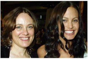 Анжелина вообще-то копия матери!!!!