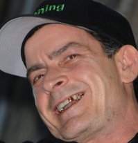 Китайский миллиардер сделал японскую порно-звезду «личным помощником» 