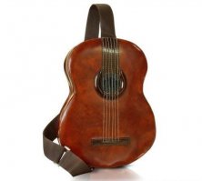 Ну что тут сказать. Вы очень хороший папа, правда! Вашей дочке очень повезло. Вот вам фото, тренируйтесь, и когда у вас получится так, ваша дочка обязательно будет носить ваши сумки. А пока не обижайтесь на нее. Держите плюс.