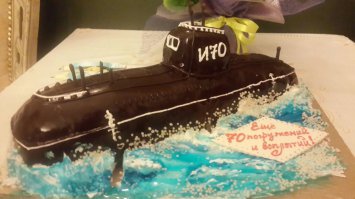 Ну может не супер шедевр, но папе 70 было, подводник он ))