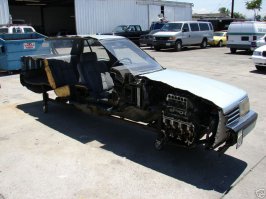 Надо было машину не поперек резать а вдоль... так веселее