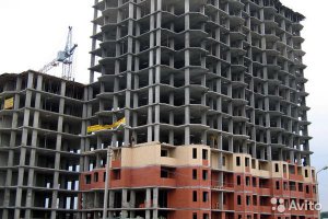 это монолитно-кирпичный дом