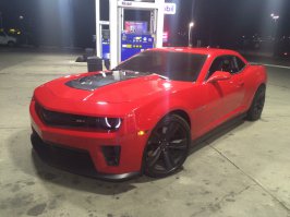 Ну а от современного Chevrolet Camaro ZL1 с мощнейшим двигателем 6.2L наверное никто бы не отказался!