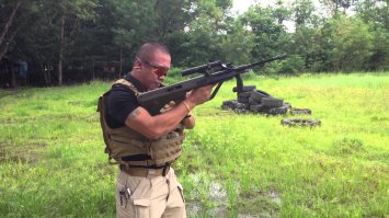 вот более популярная винтовочка чем некоторые образцы из обзора..
Steyr AUG (Австрия)
