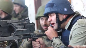 Хабенский великолепный актер, а пореченков был тоже неплохой, но после стрельбы из пулемета по людям в другом государстве и прятаньем за лейбой "ПРЕССА" что подставило под огонь журналистов в целом - полная тварь.