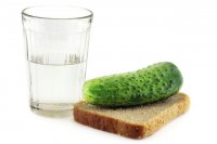 Иван Петрович Князев - сельский житель. Живёт в России, всю жизнь пытается уехать, но не может. Любит французскую кухню, он её видел по телевизору. Селедку под шубой считает деликатесом. Средний чек - 200 руб.