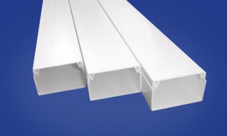 Вменяемые люди, прячут провода, в специальные короба, которые собственно для этого и предназначены. А не занимаются анонизмом, пряча в штангу из под шторы. Ещё бы в канализационную трубу, спрятать предложили.