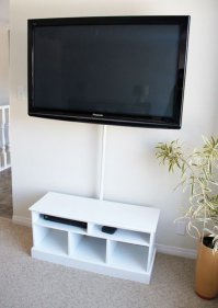 Вменяемые люди, прячут провода, в специальные короба, которые собственно для этого и предназначены. А не занимаются анонизмом, пряча в штангу из под шторы. Ещё бы в канализационную трубу, спрятать предложили.