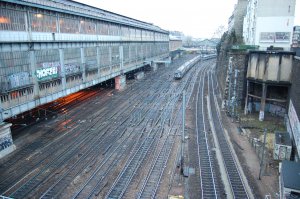 Вот тоже нестандартные виды, которые успел наснимать.
1) вокзал в Париже Сен Лазар вид официальные
2) тоже самое, но сбоку.
3) арка триумфальная.
4) Гонконг вид сверху, там на горизонте домики высотные и живут там миллионов 10, но там уже Китай.