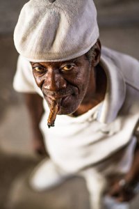 *Саурав Рой и его сигара
Такой вопрос, он именно с этой сигарой прожил всю жизнь?
Что вообще значит "и его сигара".