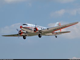 Но соглашусь что DC-3 - это гениальная машина.
красивый и до безумия надежный