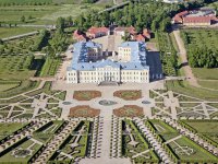 Рундальский замок в Латвии. Там просто шикарный парк