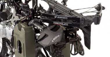 Компания Motoped разработала мотовелосипед, предназначенный для выживания в условиях апокалипсиса.

Разработчики из Motoped создали мопед с расчетом на повышенный интерес к романтике пост-апокалипсиса. Новое транспортное средство предназначено для длительных переездов: Motoped Black Ops может проехать около 805 километров на одной заправке (расход топлива составляет всего 1,2 литра на 100 километров. Мопед довольно легкий и обладает повышенной проходимостью. Интересно, что стандартный двигатель объемом 49 кубических сантиметров можно заменить на более мощный, объемом 155 кубических сантиметров. Параллельно вырастут показатели мопеда и повысится проходимость. Расход топлива немного увеличится (до 1,6 литра на 100 километров), однако и мощность существенно повысится. Проходимости мопеду добавляют и 20-сантиметровая подвеска, адаптированная для длительных переездов по бездорожью.

Даже если бензин закончился, в экстримальной ситуации можно предельно быстро крутить педали, которые также установлены на мопеде. Помимо этого, в комплекте с мопедом поставляются веревки, фонари, карабины, топоры, лопаты и даже набор ножей и арбалет (не забываем, для кого создан этот мопед). Таким образом, по словам разработчиков, мопед идеально подходит для отражения атак и длительных путешествий.