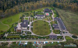 Видите ли, у нас один из самых высоких процентов чиновников на душу населения, милиционеров, чиновники у нас в России должны передвигаться с роскошью, иметь хорошие дачи и шубохранилища, военные должны получать финансирование в приоритетном порядке ибо со дня на день НАТО на нас нападёт.... так что ваши налоги есть куда потратить. А про прекрасные дороги вспомните уже при другой власти. Надеюсь - доживём...