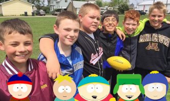 Они существуют!))) Только парня в очках, которого они в банду походу и приняли не смог идентифицировать)