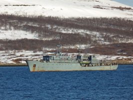 Инет тесен. Не знаю кто автор, но мы наверняка знакомы, я тоже раньше ходил на "Исанине".