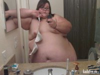 Терпенье и труд всё перетрут. Человек свыкается со своим телом и даже в таком случае 
считает что в принципе всё нормально. Задаёшься вопросом - Не ужто ей  замуж не хочется? - Хочется, но покой и сытый желудок побеждают, любые физические упражнения невыносимы.