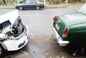 Кто-то тут про безопасность говорил сравнивая Шеви Малибу - это конечно хорошо, но не все машины такие.  Я сам видел как 21-я  видоизменила Солярис в железный ящик, а под КАМАЗом  у всех безопасность одинаковая.