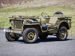Jeep- Willys MB/Ford GPW (1945)
Jeep- неформальное прозвище машины, точное происхождение пока не установлено. С 45 года являkjcm торговой маркой Willys-Overland. Далее, с 53- в составе фирмы Kaiser-Jeep, с 69- AMC и с 87 уже в составе Chrysler