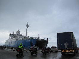 Вернулись из Крыма неделю назад. Ездили семьей втроем на машине на 2 недели минус дорога.
Расходы:
Бензин 20 тыщ (5.5 тыщ километров из них по Крыму 1.5 -2)
Жильё - около 15 тысяч. Снимали в двух местах 2-х комнатный номер со всеми удобствами. первый раз в Симеизе за тыщу, второй раз в Новом Свете за 1.5
Еда - 20 тысяч. Ели в кабаках первое время, потом дома - свежие овощи, шашлыки и домашнюю вкусняшку с рынка. Средняя цена чека без бухла - 1 тыща на всех. Если закажешь на 1.5, не съешь.
Эксскурсии - 20 тысяч. Объездили все южное побережье - Севастополь, Балаклава, Инкерман, Ялта, Бахчисарай, Ай-Петри, Судак, Мраморная пещера и проч.
Купили вино прям с заводов - 15 тысяч. в основном Инкерман.
Купаться ходили на дикие пляжи где народа поменьше - купили подстилку за 400р, примерно 2x1.5

Итог: В Крыму первый раз, до этого ездили с семьей в Турции, Египет, ОАЭ, Европу и тд, но на следующий год опять поедем в Крым.

Кстати по поводу паромов - покупали электронный билет с таймслотом, в итоге на переправу ушло 1.5 часа туда и столько же обратно. В этом году кстати докупили паромы у греков