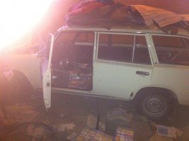 А это моя. У меня Тойота Королла новая, но обожаю свою старушку, я на ней дом построил. Правда она 1986 года. Покрасил, вставил 06 двигатель, поменял всю ходовую, есть пятиступка. Но год назад разобрал салон и никак руки не доходят собрать))) Фотал только, что.