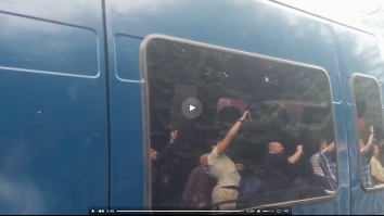 Но сначала подумал ,что они "зигу" кидают.