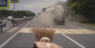 сначала думал, что это кукла..