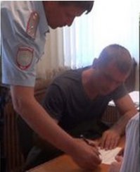 ""Вероятный виновник ДТП, произошедшего 18 июня по дороге на Мельничную Падь, добровольно сдался полиции. Как сообщают в пресс-службе ГУ МВД по Иркутской области, несколько дней он не появлялся на работе и не ночевал дома. Полицейские сообщили жене разыскиваемого мужчины, что в течение 24 часов ему необходимо лично явиться в отдел полиции. Воспользовавшись предложением, 37-летний мужчина прибыл для дачи объяснений.""
Отсюда: