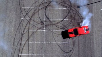 Спорткар Ferrari сгорел на юге Москвы