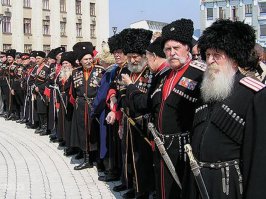 у нас свои ряженые есть