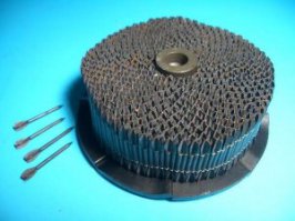 И сейчас все это есть, только методы запуска дротиков другие и скорости выше. Теперь это "поражающие элементы".