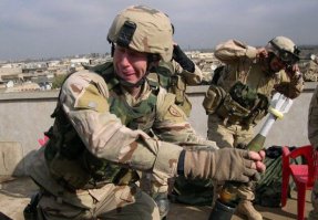 Не, ну а что, молодцы! Для общего развития полезно. В Афгане духи 
так же делали. А вот пендосы (правда видно, что прикалываются).