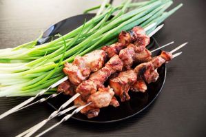 Про фото еды чушь полная, я фотограф и люблю готовить, и мне нравится фотать то что я сделал. И вообще обмен фото еды из разных ресторанов класс, твои друзья будут видеть как там что приготовлено и оформлено.