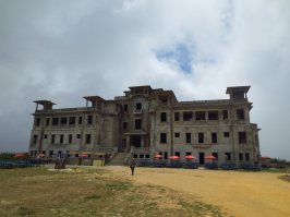 В Камбодже тоже есть такое казино, но его сейчас реставрируют, а вид с него на океан бесподобен