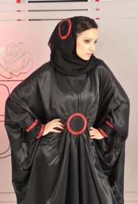 носят.а под платьем штаны.