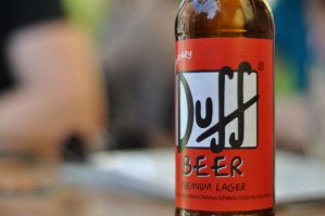 Пиво DUFF продавалось в Уфе в супермаркете Окей. Стоило около 60 рублей за бутылку. Нормальное такое пиффко)