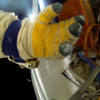 Интересная схожесть перчатка космонавта и перчатка мясника кольчужная.