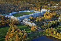 Согласен полностью. Екатерининский в Пушкине ничем не хуже.