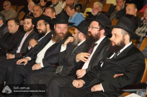 Это по сути адаптированный на современный лад отрывок из "Протоколов сионских мудрецов".