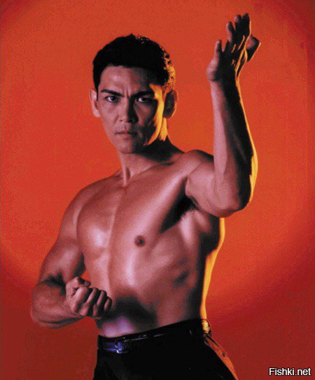 далеко не всем место в этой подборке
хотя если брать действительно бойцов с норм спорт достижениями и ролями в кино, то как же не упомянуть