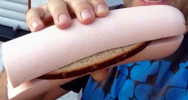 Неправильно ты, дядя Фёдор, бутерброд ешь!