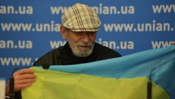 Фильм мы все помним, но зачем постить этого маразматика РУСОФОБА здесь?
Вахтанг Кикабидзе заявил:
1. что "руками и ногами" поддерживает стремление Украины к европейским ценностям и борьбу украинцев против лжи, коррупции, диктаторства.
2. Украина, должна иметь собственное ядерное оружие. Кто знает, сколько еще будет править Путин в Кремле, который всех пугает и которому верить никогда нельзя.
3.План захвата и присоединения Крыма разрабатывался с первого дня украинской независимости. Путинские имперские советники размышляли над этим давно. 
4. Не могу и не хочу смотреть тот маразм и ту человеконенавистническую ложь, которую показывают россияне.
5. Когда Россия ввела войска в Грузию и я отказался от российского ордена Дружбы к моему 70-летию, много грязи на меня вылили российские СМИ
6. Как сообщалось ранее, Вахтанг Кикабидзе заявил, что они с женой всерьез думают о том, чтобы попросить политическое убежище на Украине.

РИА Новости