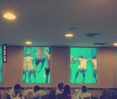 Смелый концепт дома в скале с бассейном на крыше