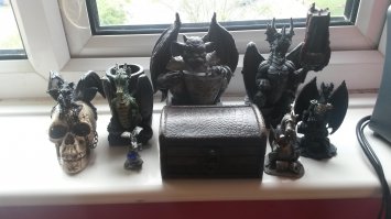 Красиво
Моя коллекция немного в другом стиле :) Думаю оформить под них полочку и часть одной из комнат :D