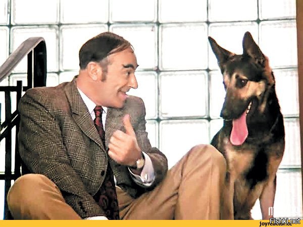 Три магнитофона, три кинокамеры заграничных, три портсигара отечественных ...