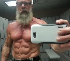 Надо приучать себя работать над собой на старте жизни что бы финиш был далеким Молоток хороший мотиватор для молодежи и не только Все в наших руках