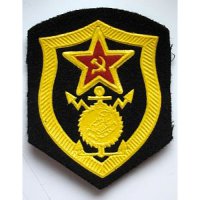 на два года бросил якорь
закрутился как пила
на работе как бульдозер
в самоволку как стрела