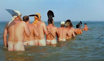 Как здорово, что все еще находятся клады! Но все они старые или о-о-очень старые хронки, исчерпаются скоро, сокровищницы, как и недра, исчерпаемы, к сожалению,  а в наше время уже никто не прячет ценности в земле и тайниках.
Вперед, за кладом !